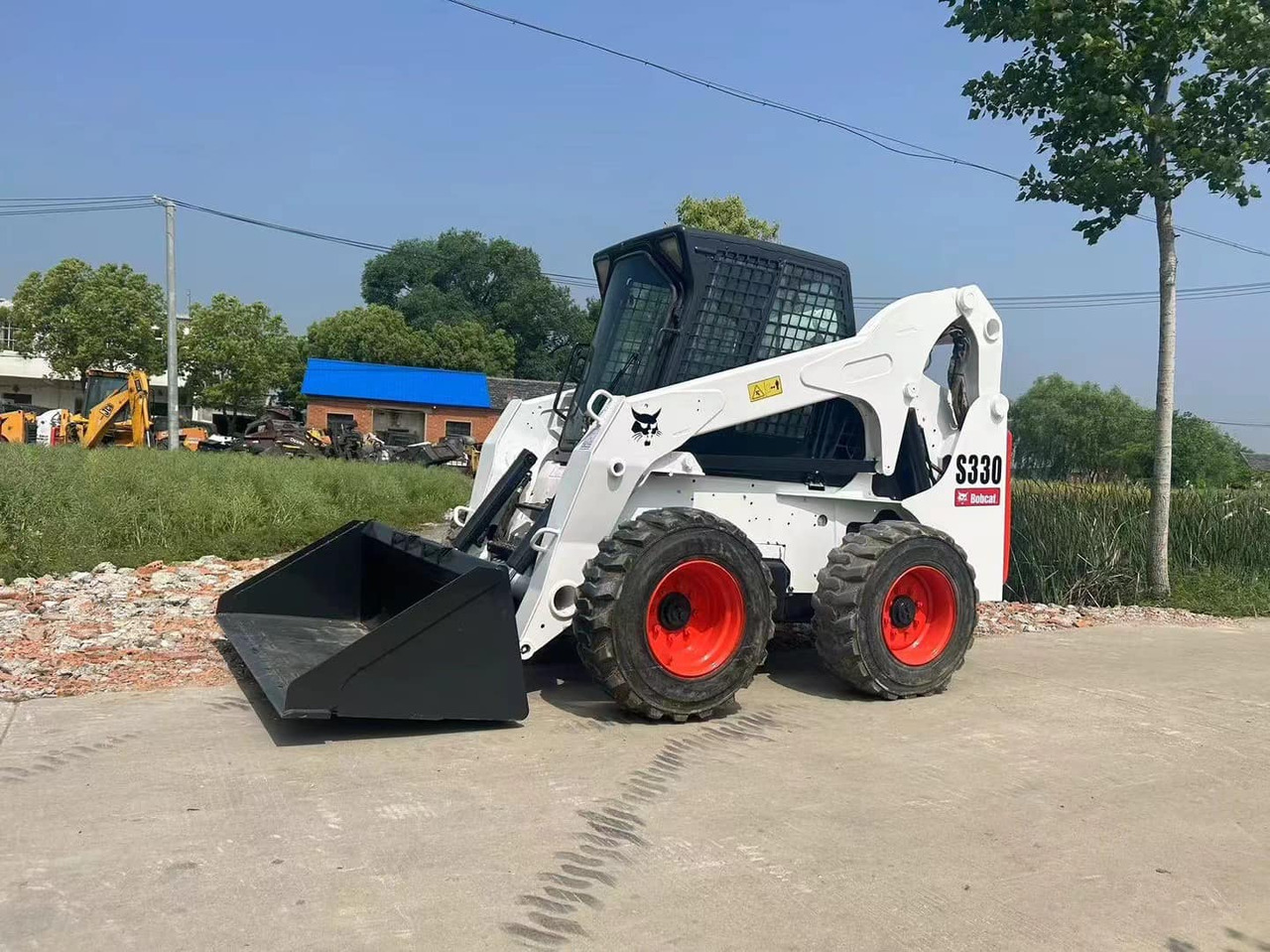 BOBCAT S330 - Mini pá carregadora: foto 3 BOBCAT S330 - Mini pá carregadora: foto 3