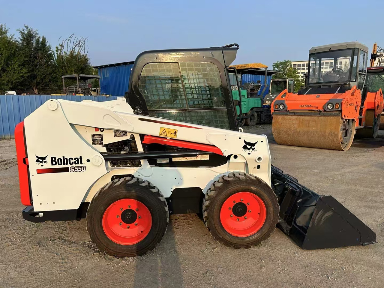 BOBCAT S550 - Mini pá carregadora: foto 4 BOBCAT S550 - Mini pá carregadora: foto 4