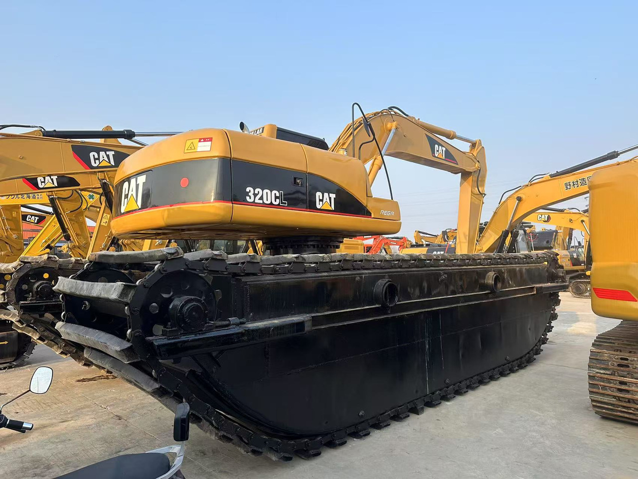CATERPILLAR 320C - Escavadeira flutuante: foto 1 CATERPILLAR 320C - Escavadeira flutuante: foto 1