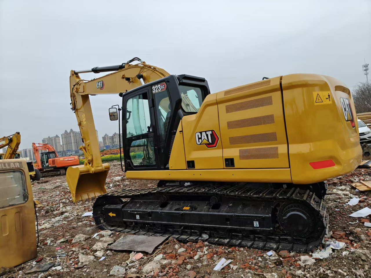 CATERPILLAR 323GC - Escavadora de rastos: foto 1 CATERPILLAR 323GC - Escavadora de rastos: foto 1