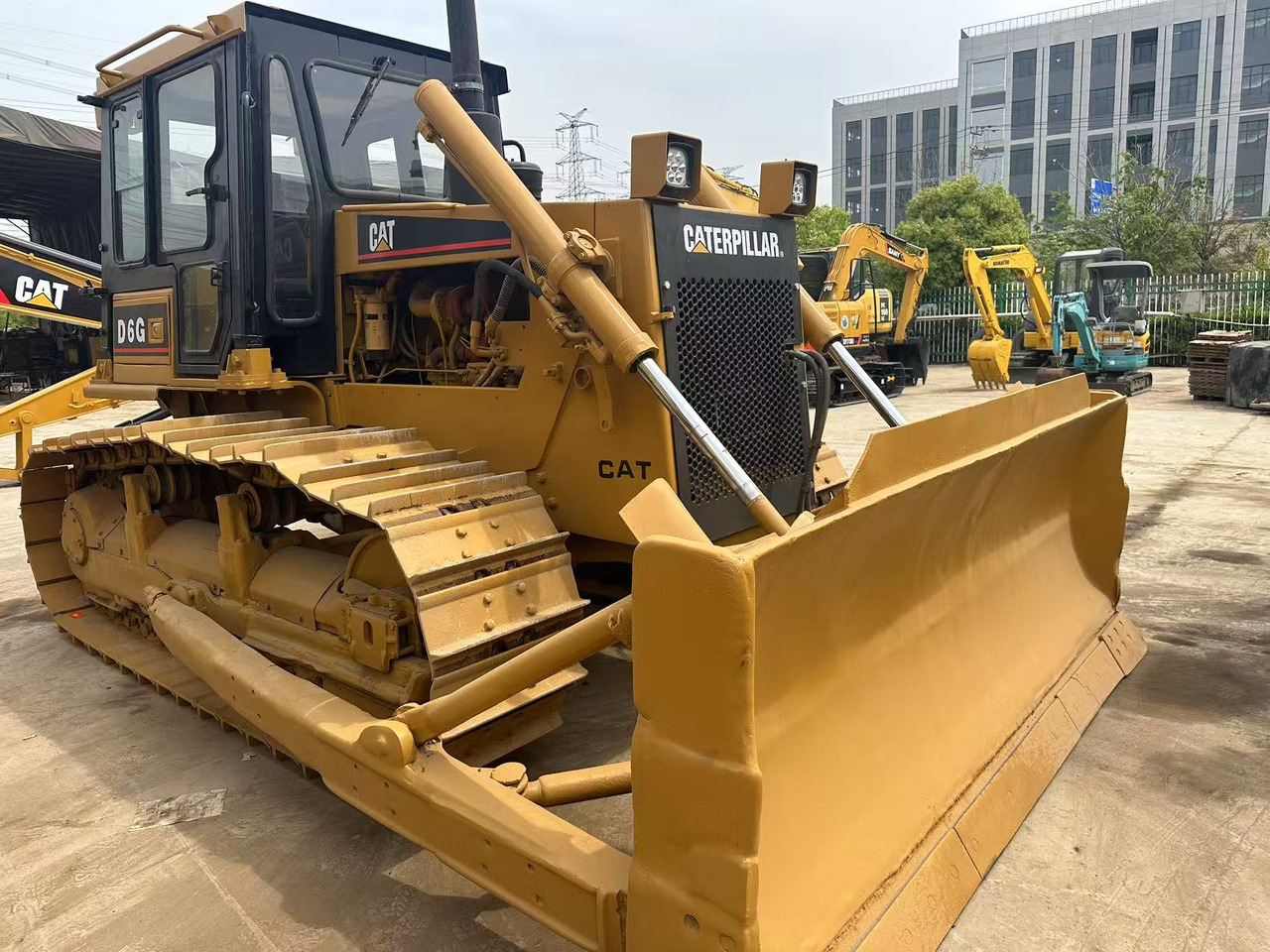 CATERPILLAR D6G - Buldôzer: foto 1 CATERPILLAR D6G - Buldôzer: foto 1