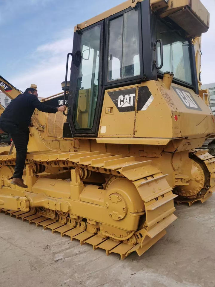 CATERPILLAR D6G2 - Buldôzer: foto 1 CATERPILLAR D6G2 - Buldôzer: foto 1