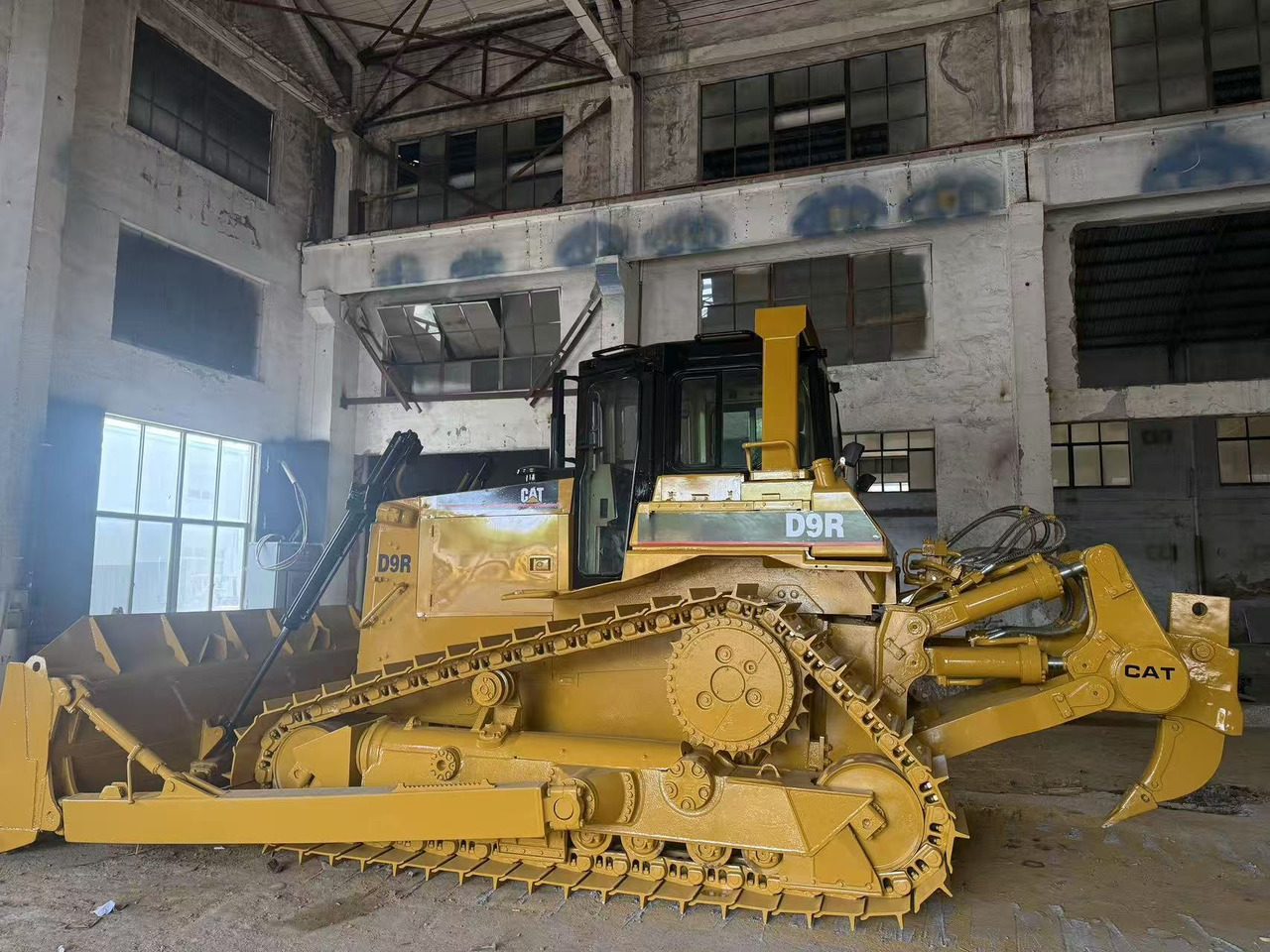 CATERPILLAR D9R - Buldôzer: foto 1 CATERPILLAR D9R - Buldôzer: foto 1