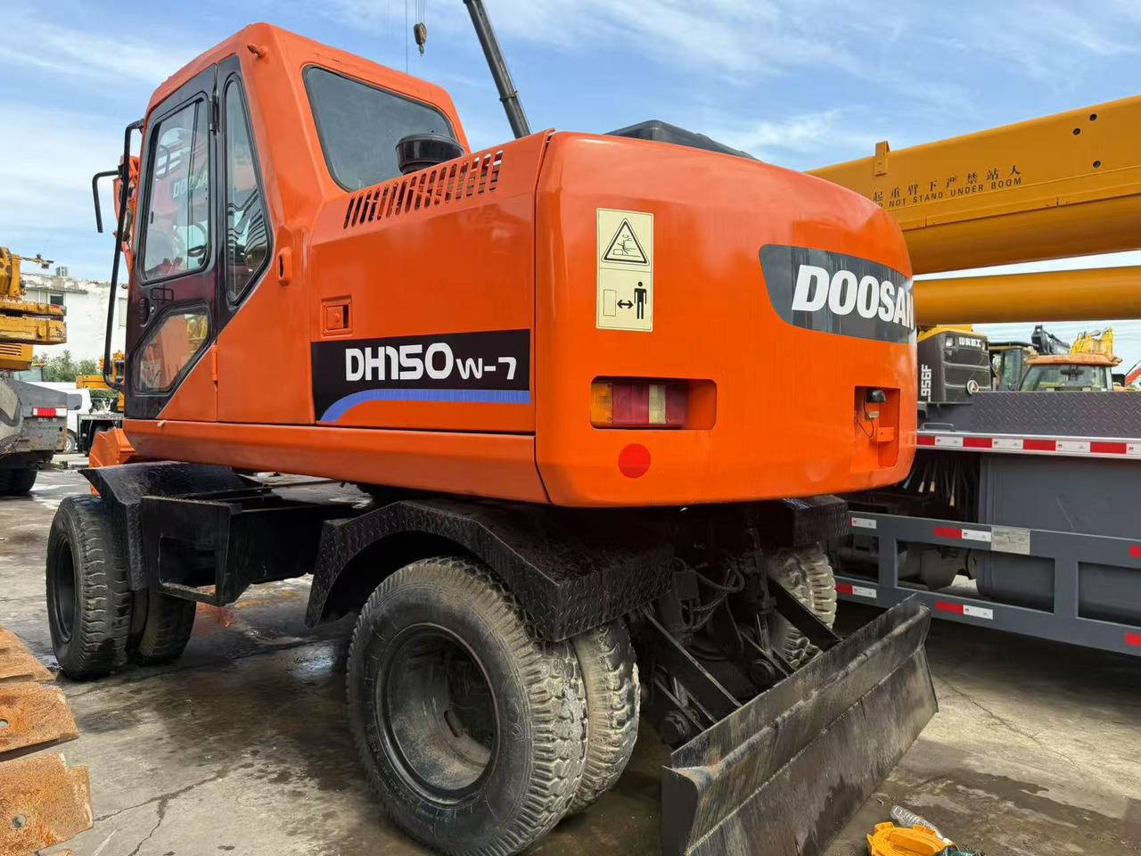 DOOSAN DH150W-7 - Escavadeira de rodas: foto 1 DOOSAN DH150W-7 - Escavadeira de rodas: foto 1