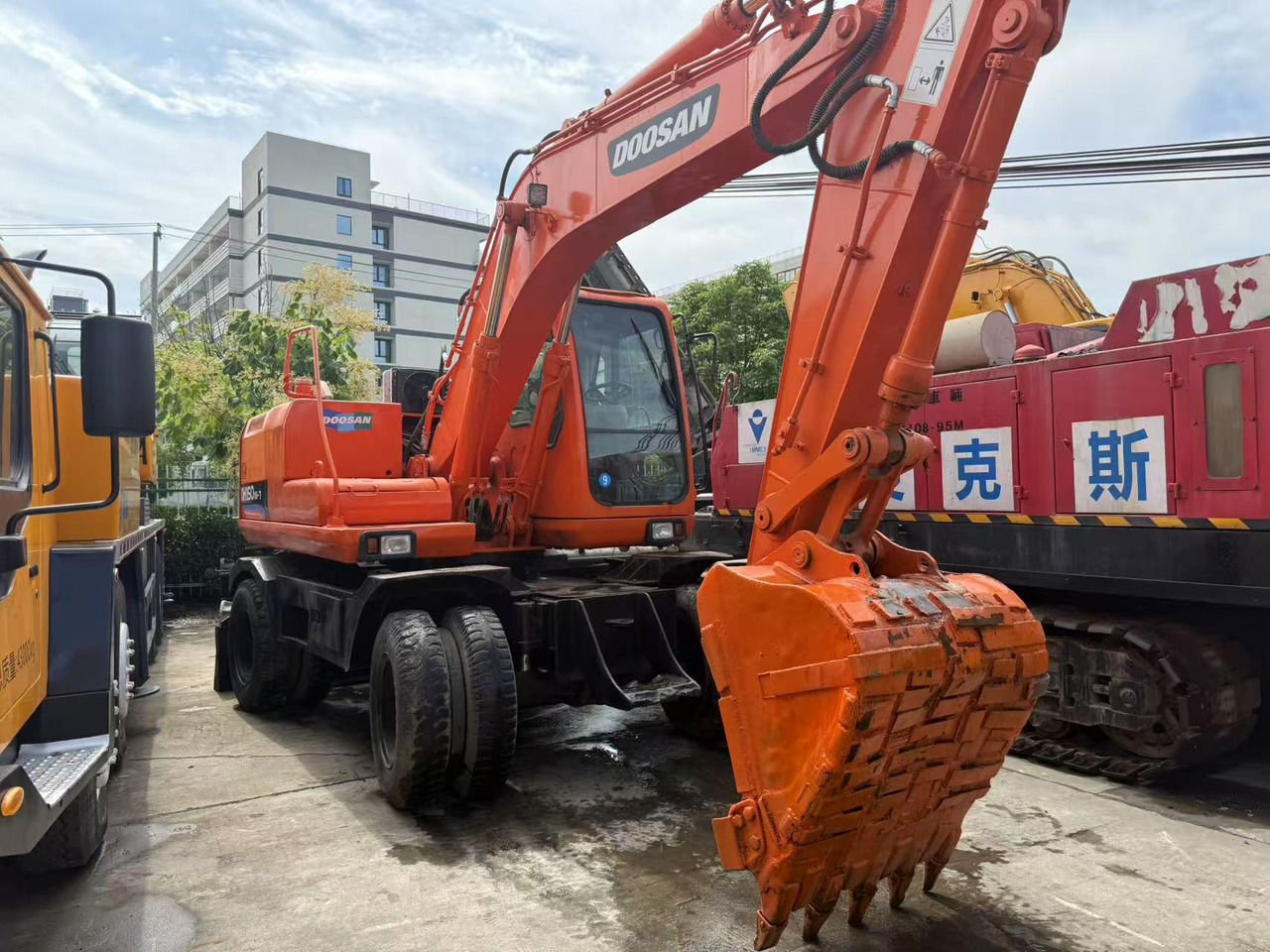 DOOSAN DH150W-7 - Escavadeira de rodas: foto 4 DOOSAN DH150W-7 - Escavadeira de rodas: foto 4