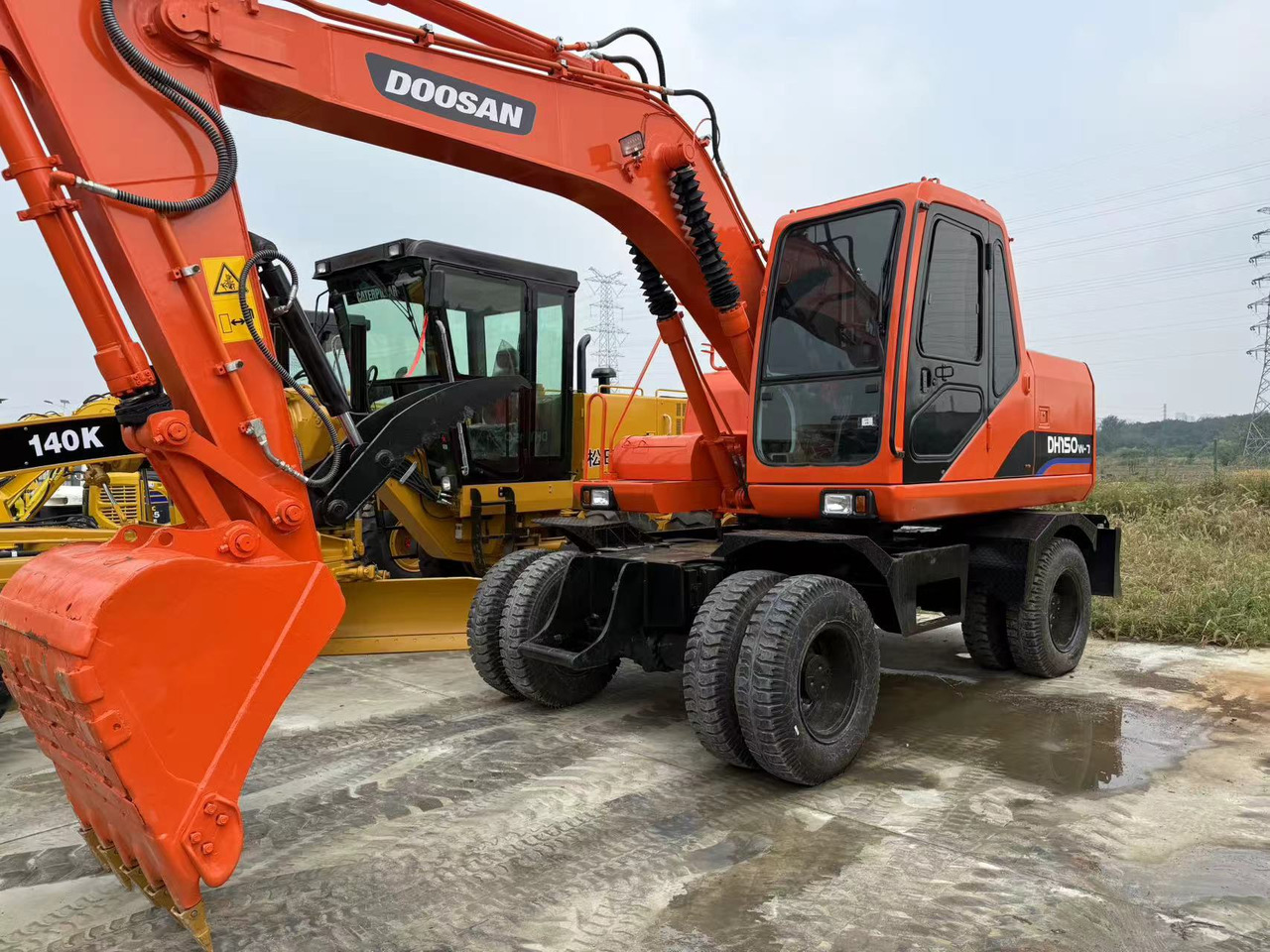 DOOSAN DH150W-7 - Escavadeira de rodas: foto 1 DOOSAN DH150W-7 - Escavadeira de rodas: foto 1
