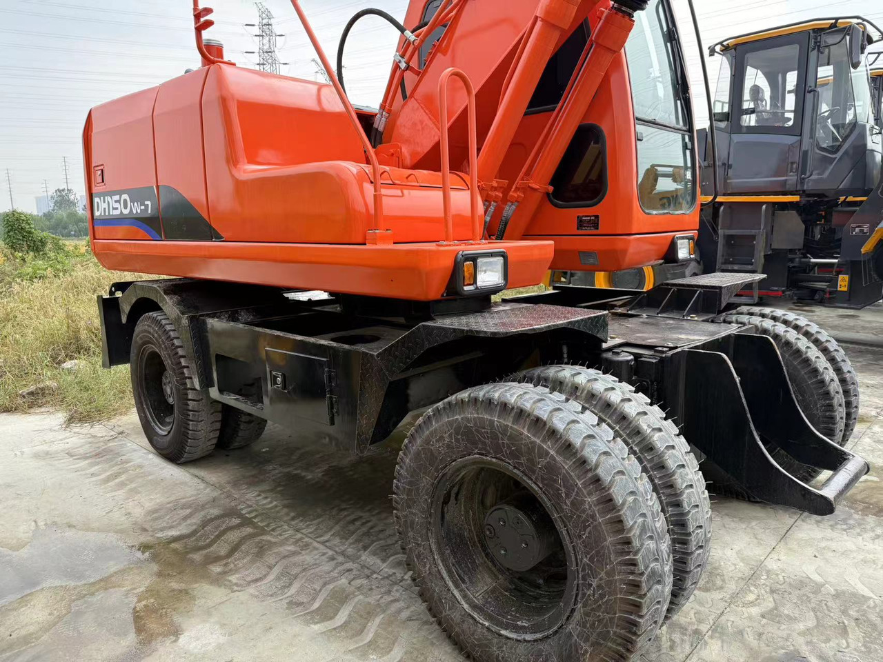 DOOSAN DH150W-7 - Escavadeira de rodas: foto 4 DOOSAN DH150W-7 - Escavadeira de rodas: foto 4
