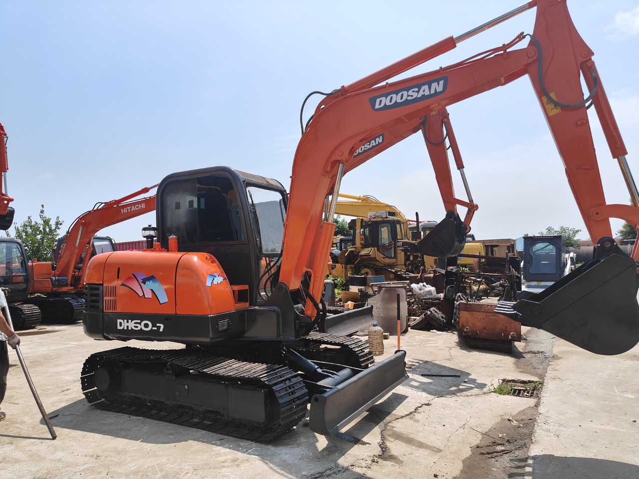 DOOSAN DH60-7 - Escavadora de rastos: foto 1 DOOSAN DH60-7 - Escavadora de rastos: foto 1