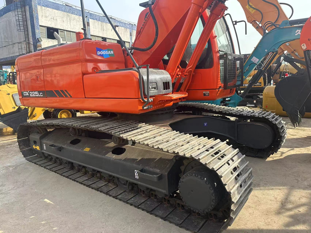 DOOSAN DX225LC - Escavadora de rastos: foto 3 DOOSAN DX225LC - Escavadora de rastos: foto 3