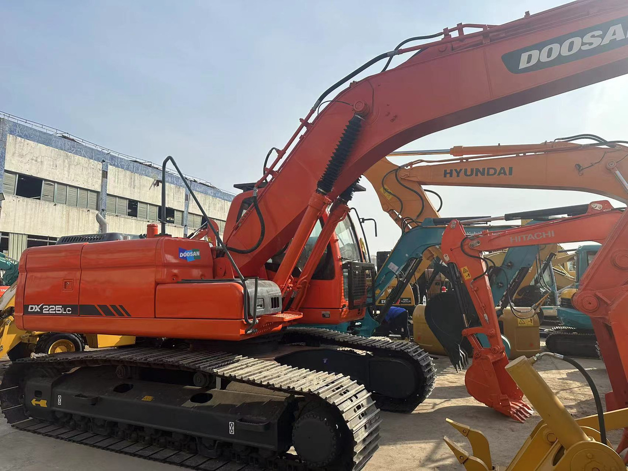 DOOSAN DX225LC - Escavadora de rastos: foto 4 DOOSAN DX225LC - Escavadora de rastos: foto 4