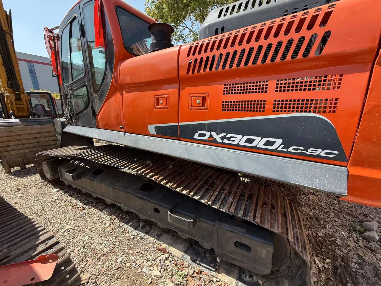 DOOSAN DX300LC-9C - Escavadora de rastos: foto 2 DOOSAN DX300LC-9C - Escavadora de rastos: foto 2