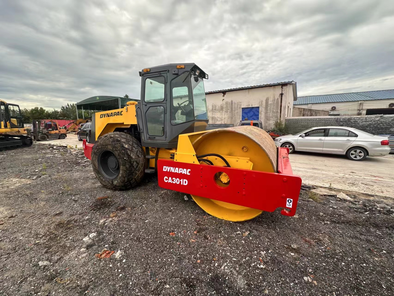 DYNAPAC CA301D - Compactador de asfalto: foto 3 DYNAPAC CA301D - Compactador de asfalto: foto 3