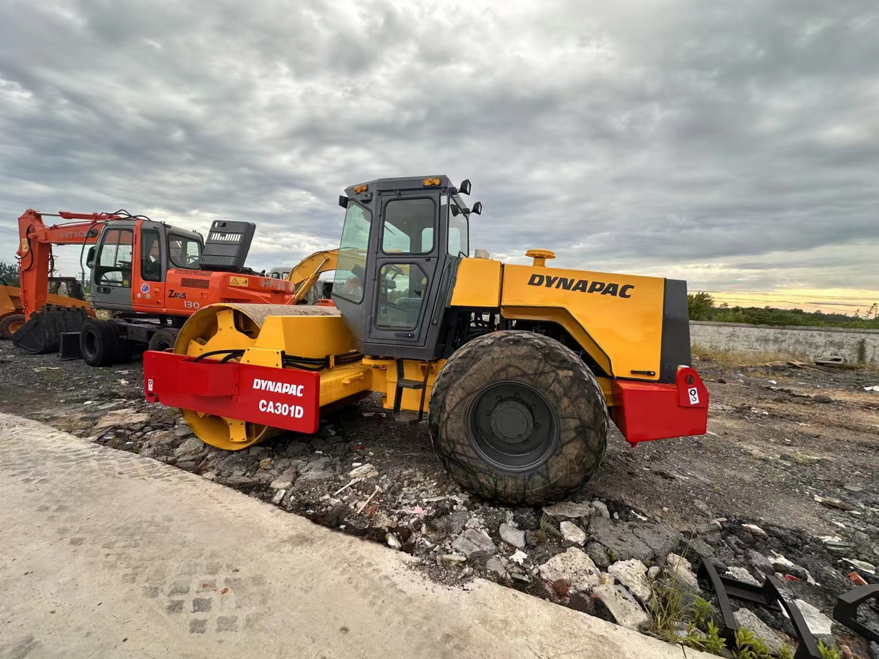 DYNAPAC CA301D - Compactador de asfalto: foto 2 DYNAPAC CA301D - Compactador de asfalto: foto 2