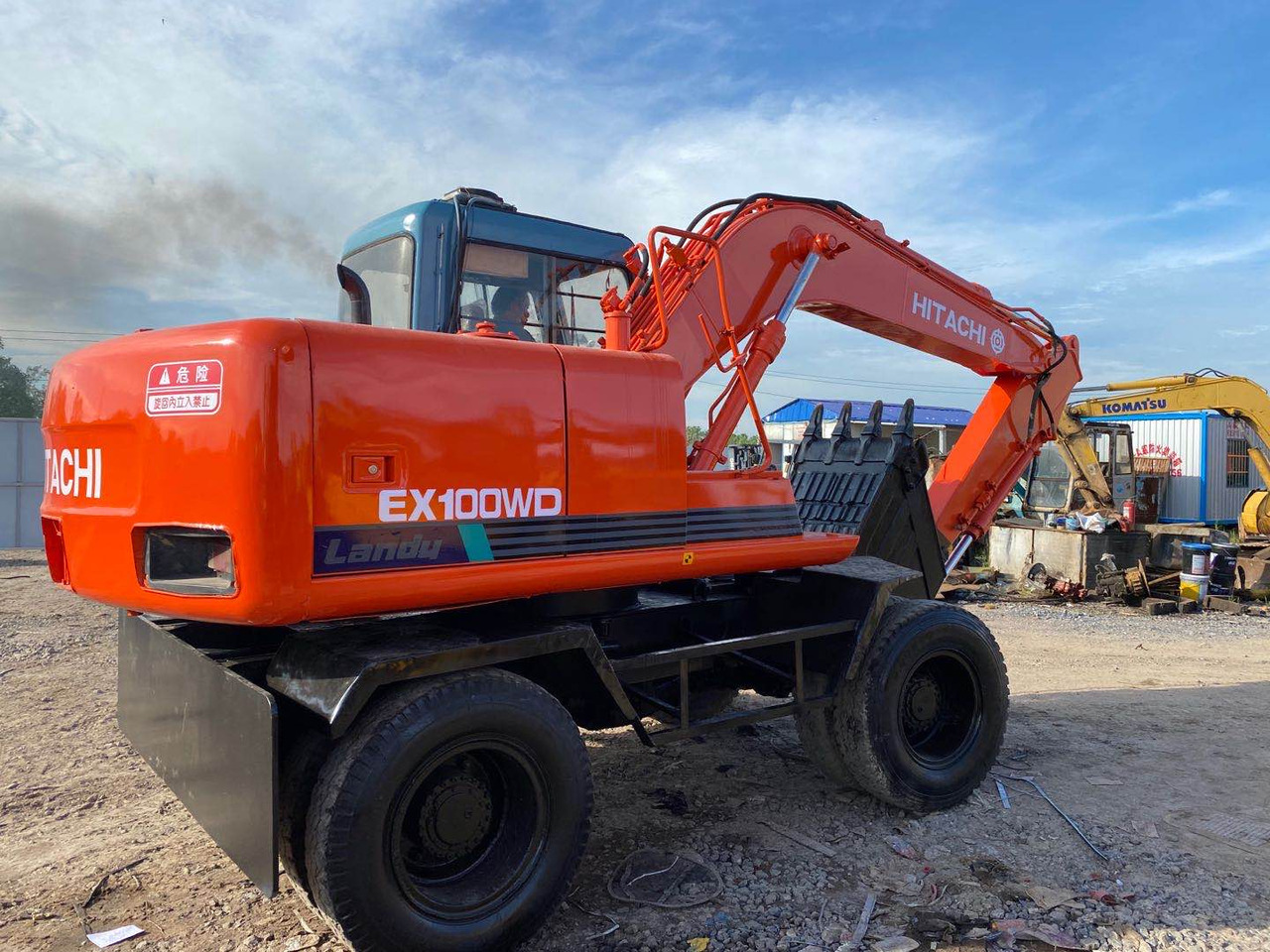 HITACHI EX100WD - Escavadeira de rodas: foto 4 HITACHI EX100WD - Escavadeira de rodas: foto 4