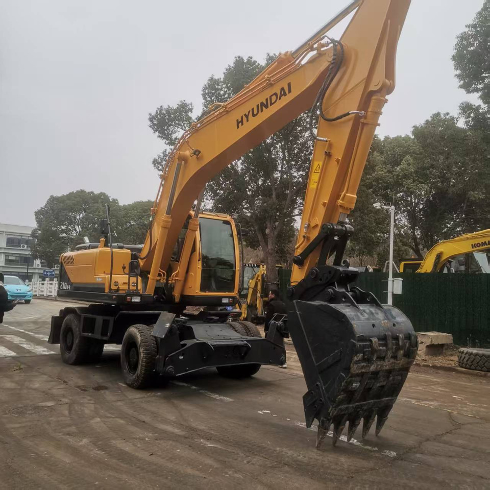 HYUNDAI R210W-9 - Escavadeira de rodas: foto 3 HYUNDAI R210W-9 - Escavadeira de rodas: foto 3