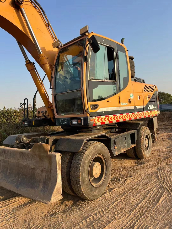 HYUNDAI R210W-9 - Escavadeira de rodas: foto 5 HYUNDAI R210W-9 - Escavadeira de rodas: foto 5