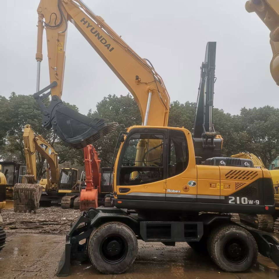 HYUNDAI R210W-9 - Escavadeira de rodas: foto 4 HYUNDAI R210W-9 - Escavadeira de rodas: foto 4