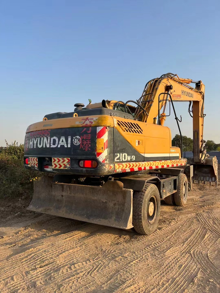 HYUNDAI R210W-9 - Escavadeira de rodas: foto 3 HYUNDAI R210W-9 - Escavadeira de rodas: foto 3