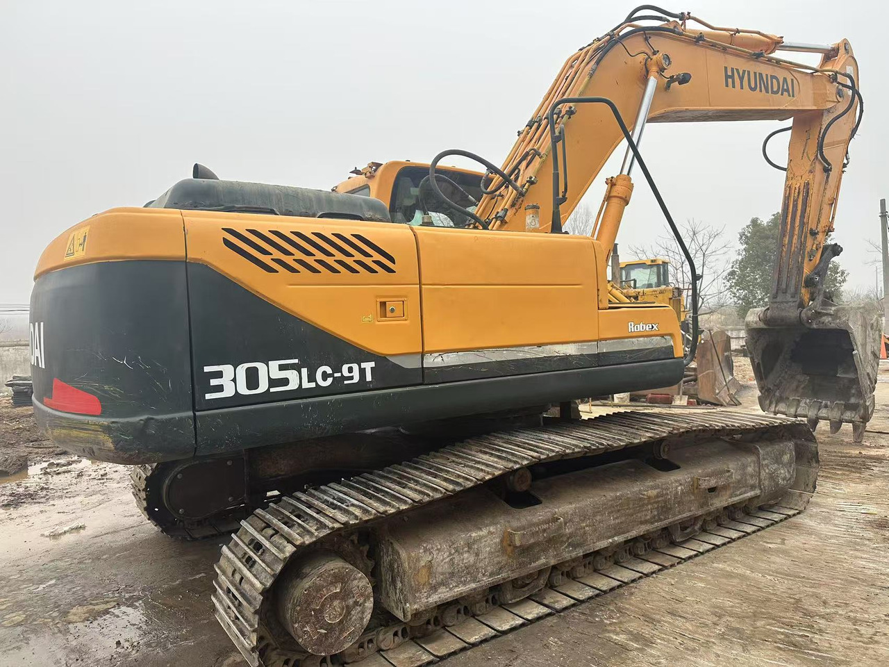 HYUNDAI R305LC-9T - Escavadora de rastos: foto 2 HYUNDAI R305LC-9T - Escavadora de rastos: foto 2