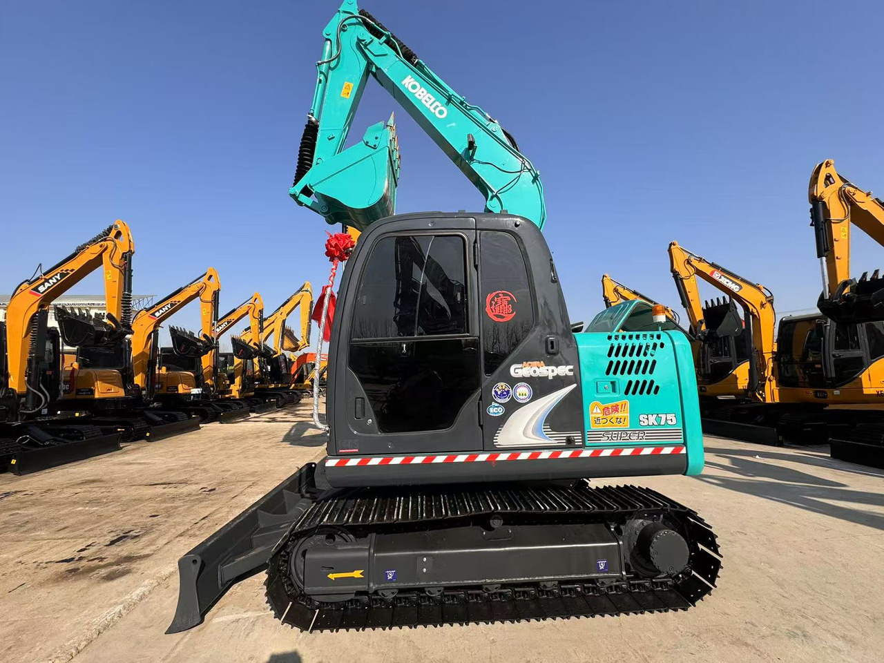 KOBELCO SK75 - Mini escavadeira: foto 1 KOBELCO SK75 - Mini escavadeira: foto 1