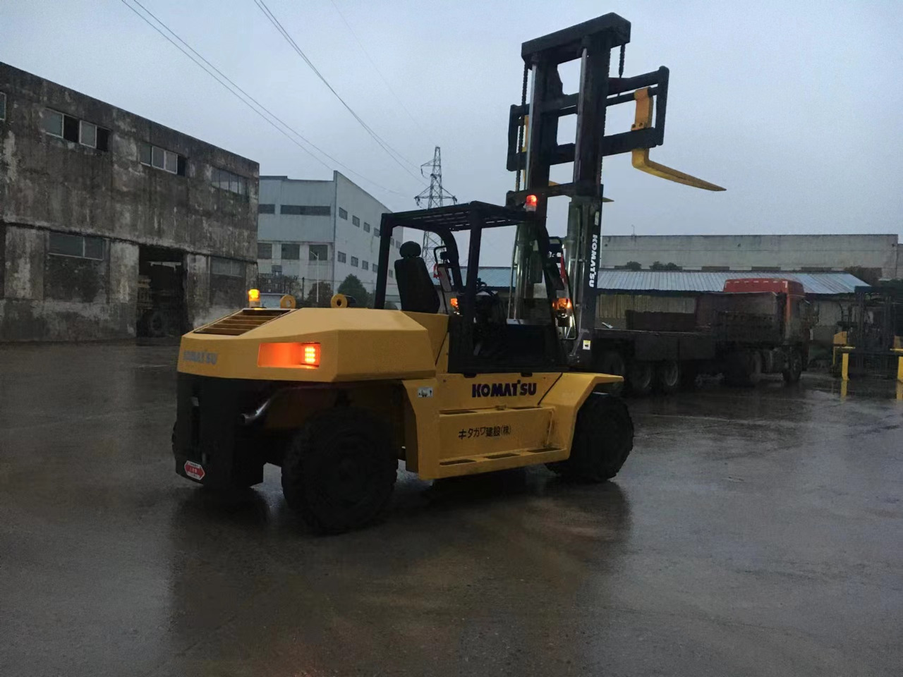 KOMATSU 15-ton - Empilhador a diesel: foto 4 KOMATSU 15-ton - Empilhador a diesel: foto 4