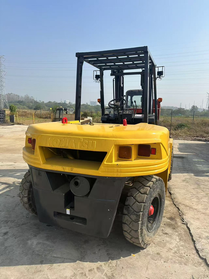 KOMATSU 7-ton - Empilhador a diesel: foto 3 KOMATSU 7-ton - Empilhador a diesel: foto 3