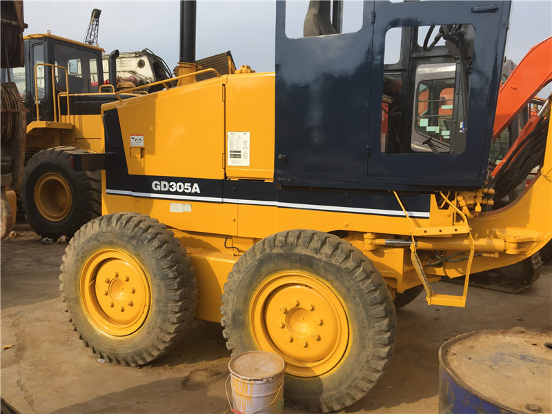 KOMATSU GD305 - Motoniveladora: foto 4 KOMATSU GD305 - Motoniveladora: foto 4