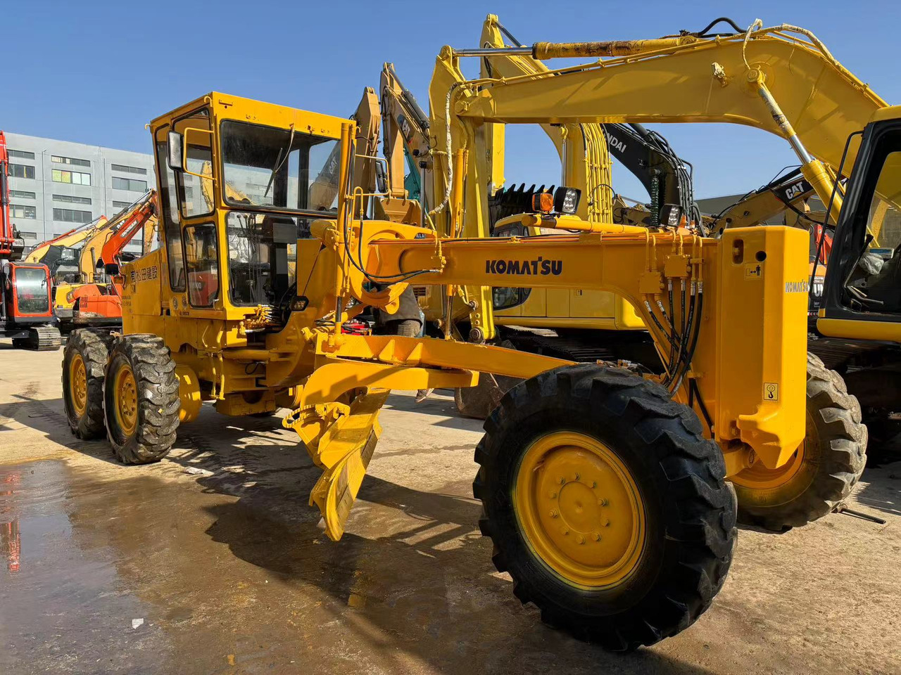 KOMATSU GD511 - Motoniveladora: foto 4 KOMATSU GD511 - Motoniveladora: foto 4