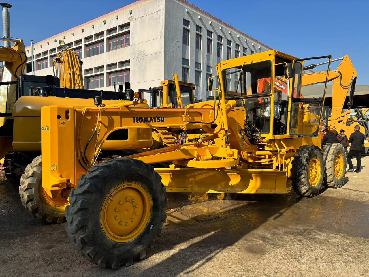 KOMATSU GD511 - Motoniveladora: foto 2 KOMATSU GD511 - Motoniveladora: foto 2