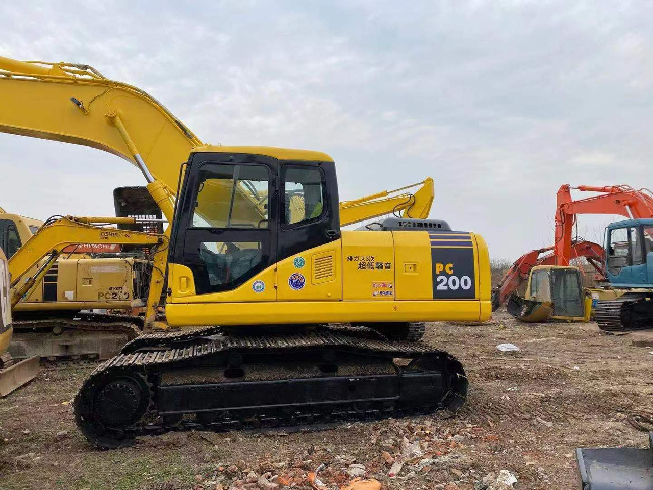 KOMATSU PC200-7 - Escavadora de rastos: foto 1 KOMATSU PC200-7 - Escavadora de rastos: foto 1