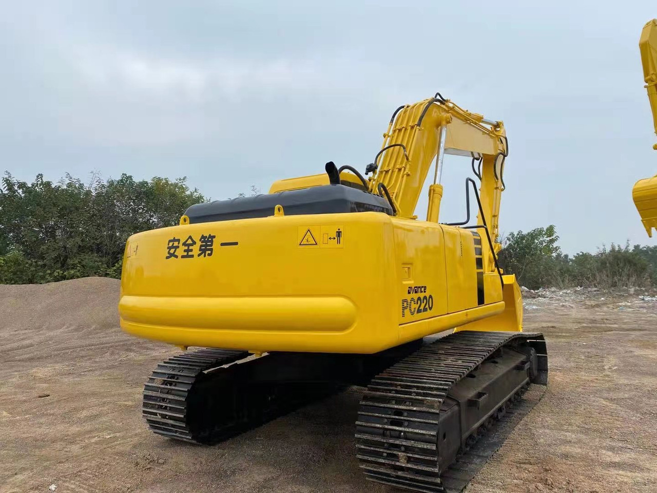 KOMATSU PC220-6 - Escavadora de rastos: foto 3 KOMATSU PC220-6 - Escavadora de rastos: foto 3