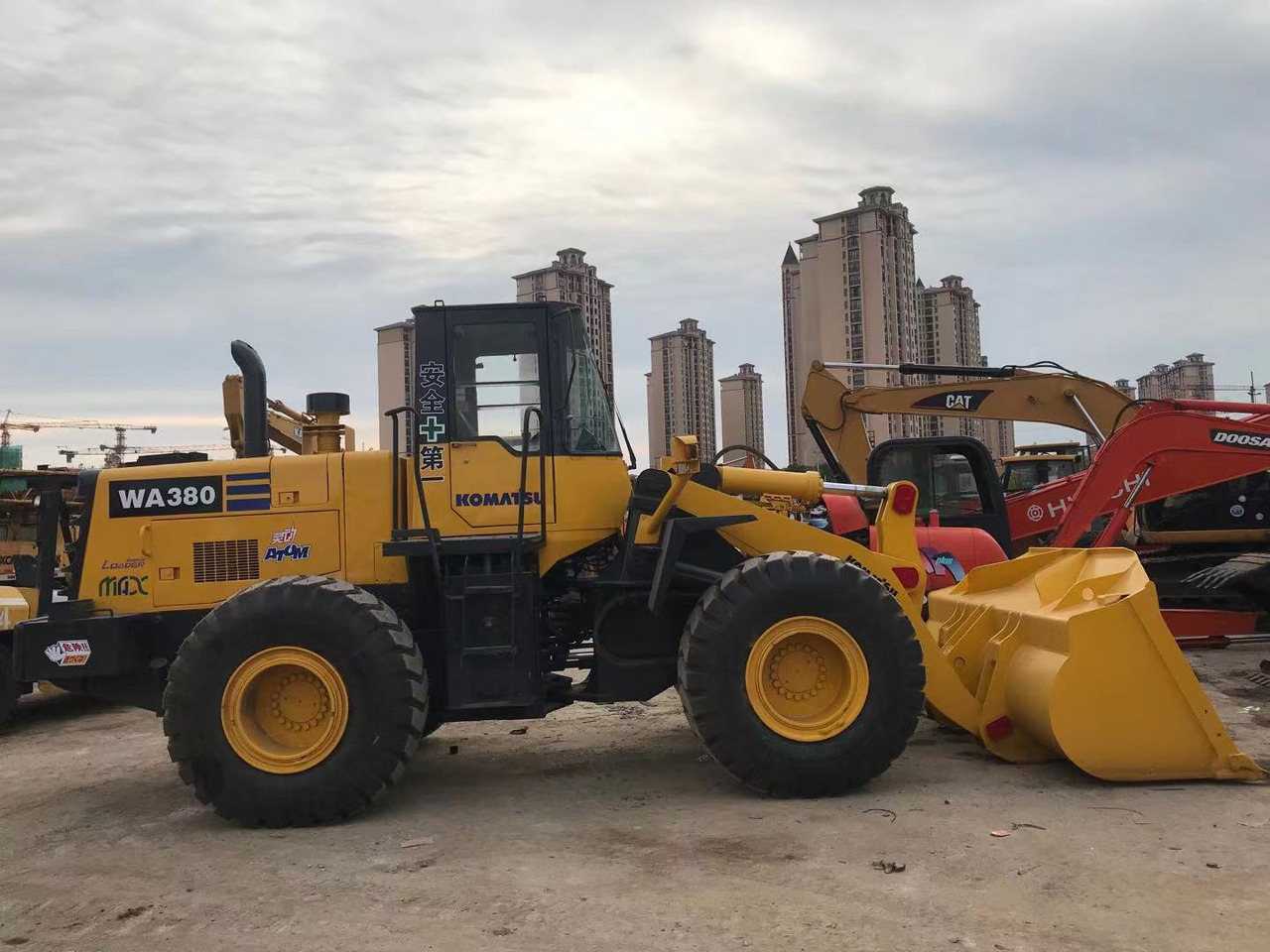 KOMATSU WA380-3 - Pá carregadora de rodas: foto 3 KOMATSU WA380-3 - Pá carregadora de rodas: foto 3