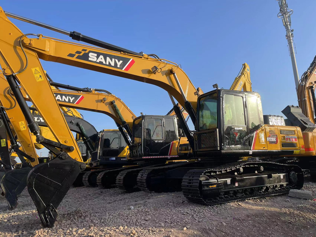 SANY SY235C - Escavadora de rastos: foto 1 SANY SY235C - Escavadora de rastos: foto 1