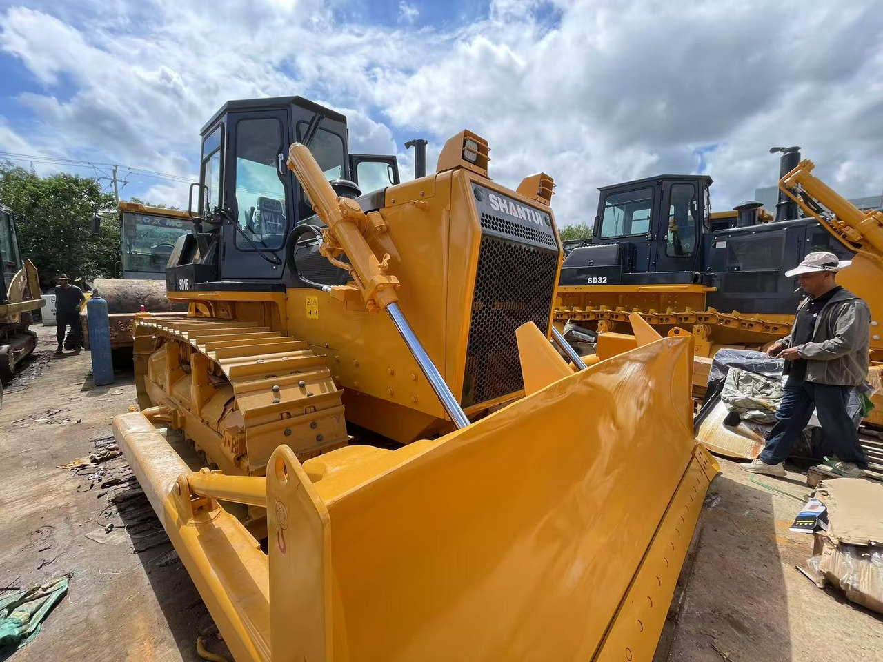 SHANTUI SD16 - Buldôzer: foto 2 SHANTUI SD16 - Buldôzer: foto 2