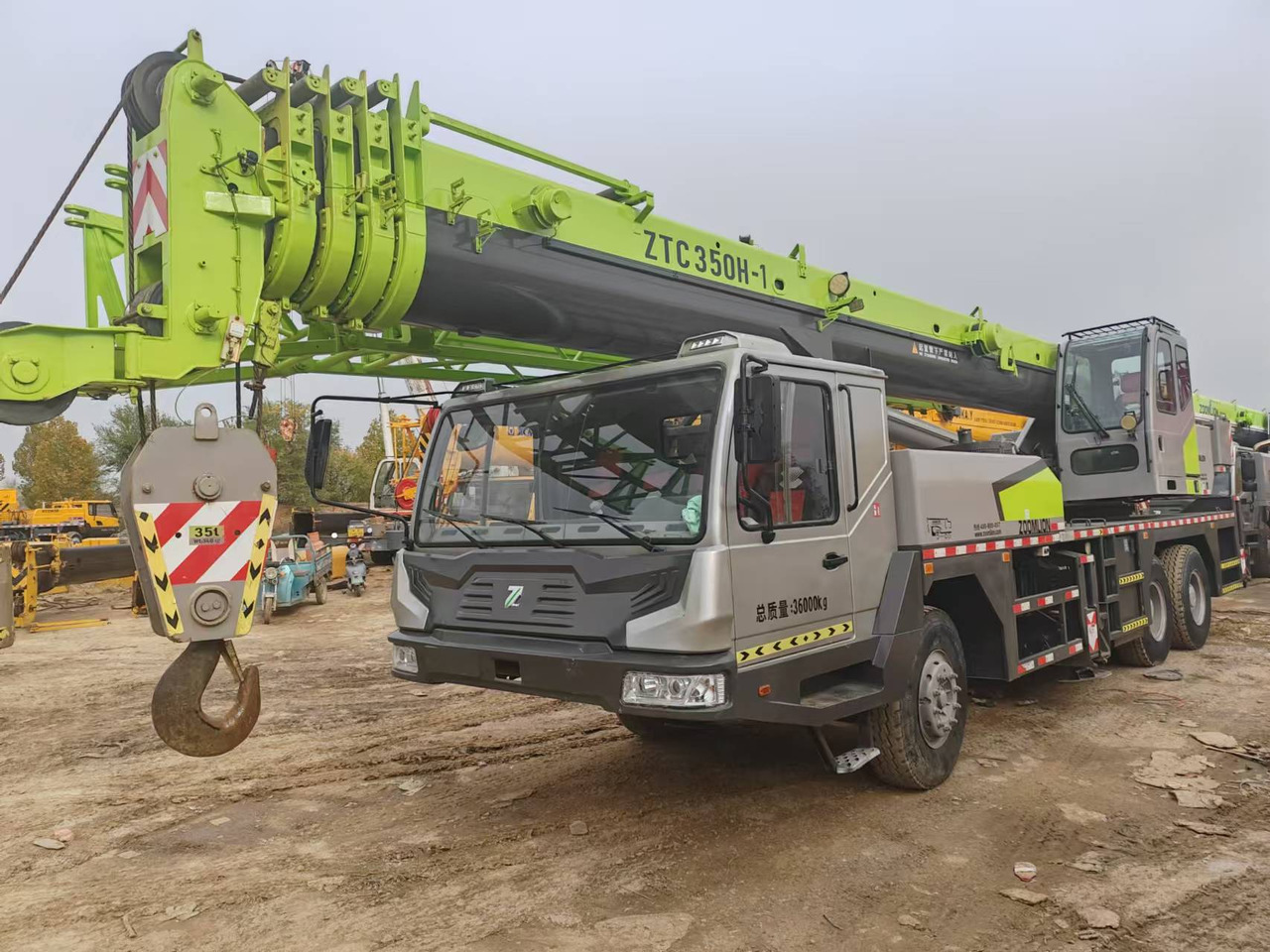 ZOOMLION ZTC350H - Grua móvel: foto 1 ZOOMLION ZTC350H - Grua móvel: foto 1
