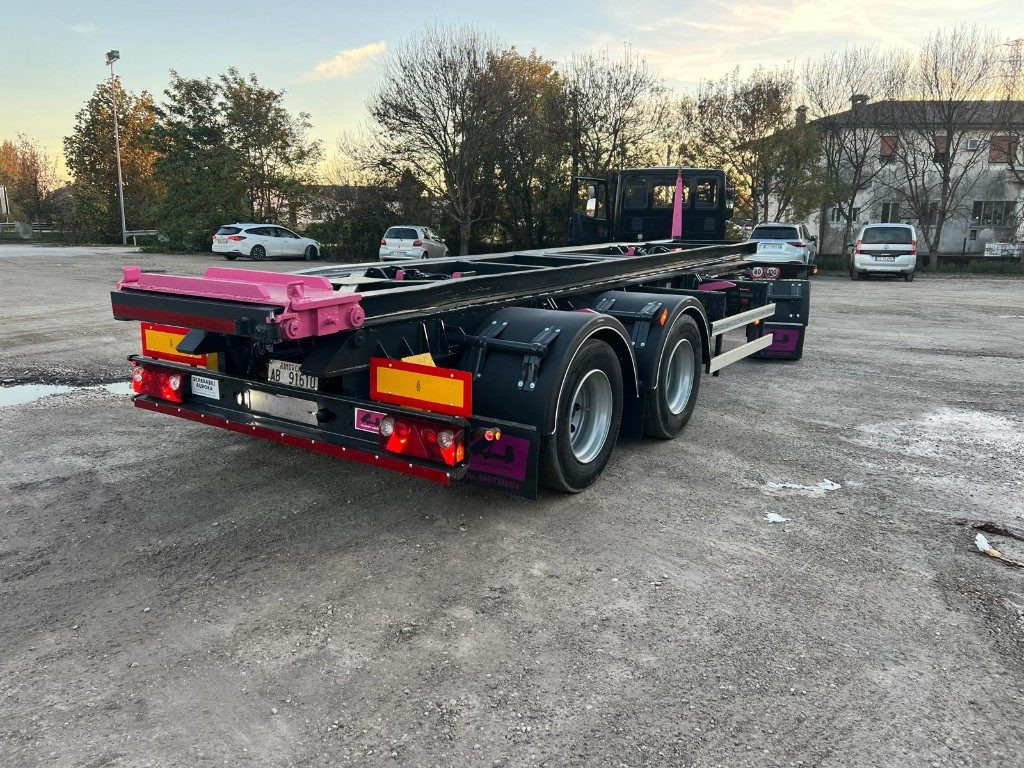 CARDI RIMORCHIO CARDI SCARRABILE RIBALTABILE - Reboque ampliroll/ Multibenne: foto 1 CARDI RIMORCHIO CARDI SCARRABILE RIBALTABILE - Reboque ampliroll/ Multibenne: foto 1