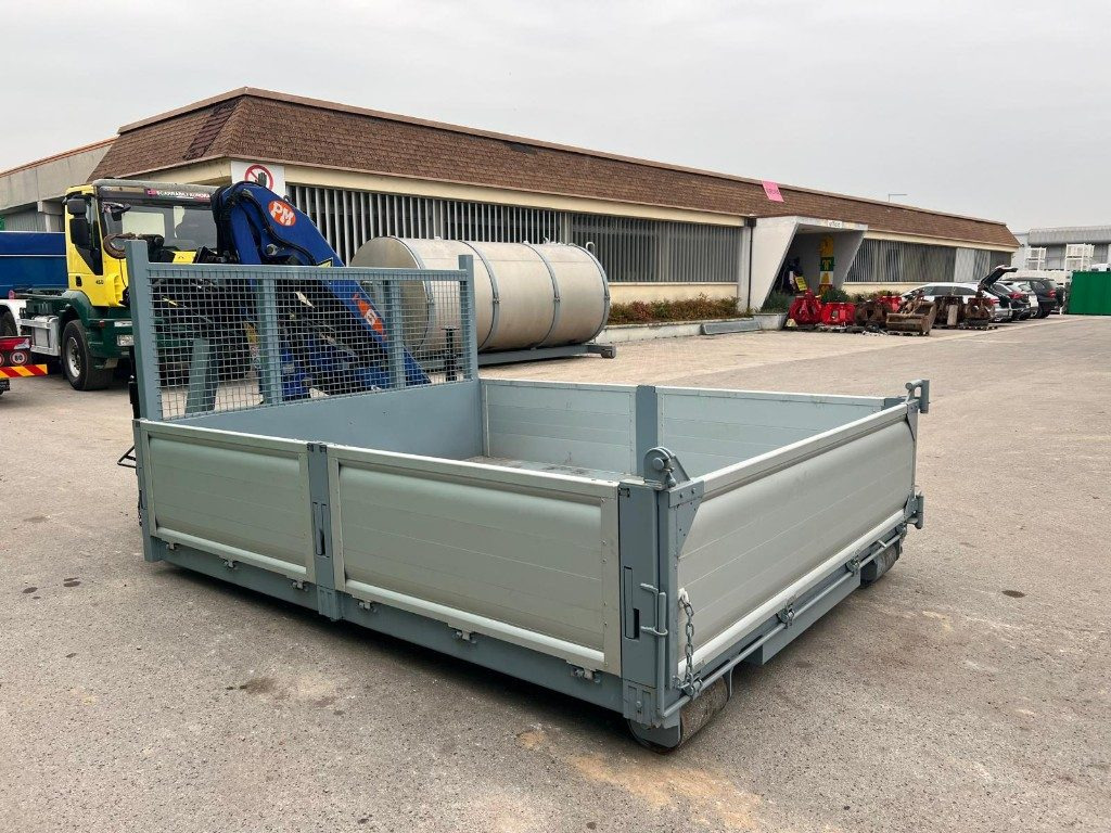 CONTAINER SCARRABILE NUOVO A PIANALE CON GRU - Contentor ampliroll: foto 3 CONTAINER SCARRABILE NUOVO A PIANALE CON GRU - Contentor ampliroll: foto 3