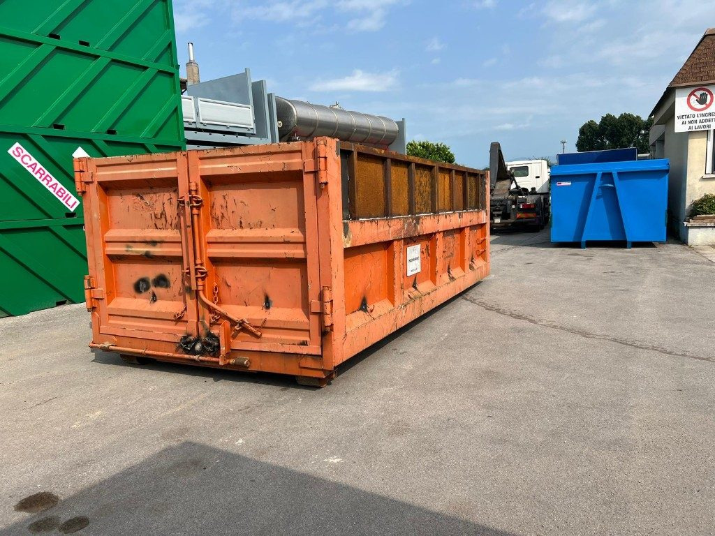CONTAINER SCARRABILE USATO A CIELO APERTO - Contentor ampliroll: foto 1 CONTAINER SCARRABILE USATO A CIELO APERTO - Contentor ampliroll: foto 1