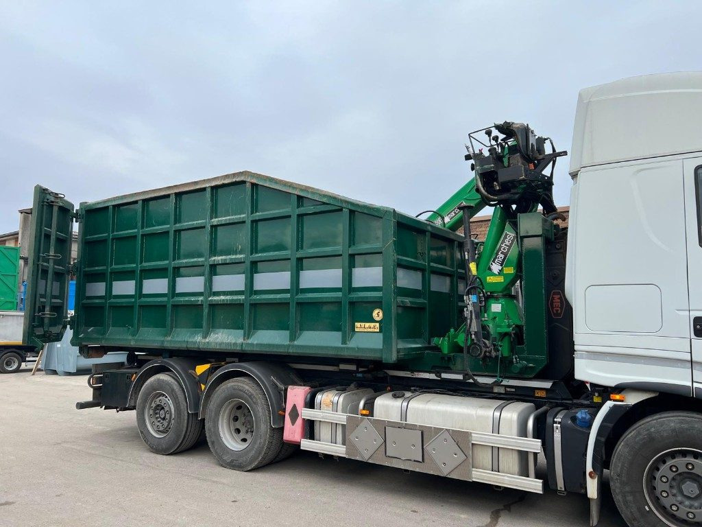 CONTAINER SCARRABILE USATO CON GRU E POLIPO - Contentor ampliroll: foto 4 CONTAINER SCARRABILE USATO CON GRU E POLIPO - Contentor ampliroll: foto 4