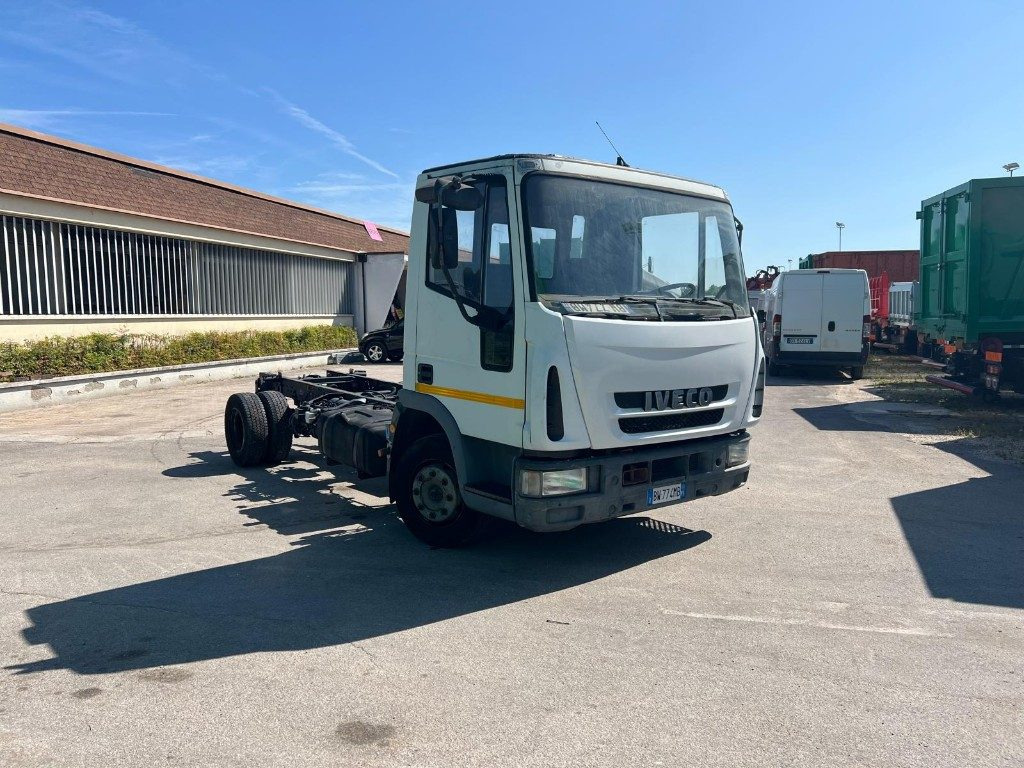 IVECO 80E15 A TELAIO - Camião chassi: foto 2 IVECO 80E15 A TELAIO - Camião chassi: foto 2