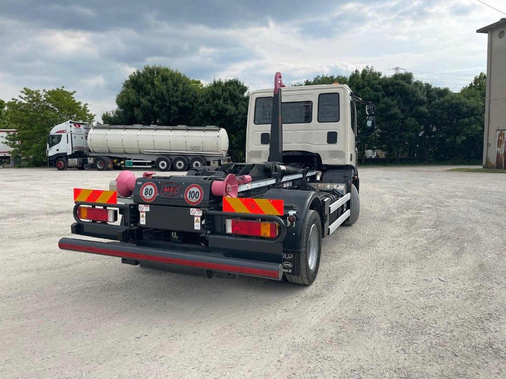 IVECO EUROCARGO 120E22 SCARRABILE - Camião polibenne: foto 4 IVECO EUROCARGO 120E22 SCARRABILE - Camião polibenne: foto 4