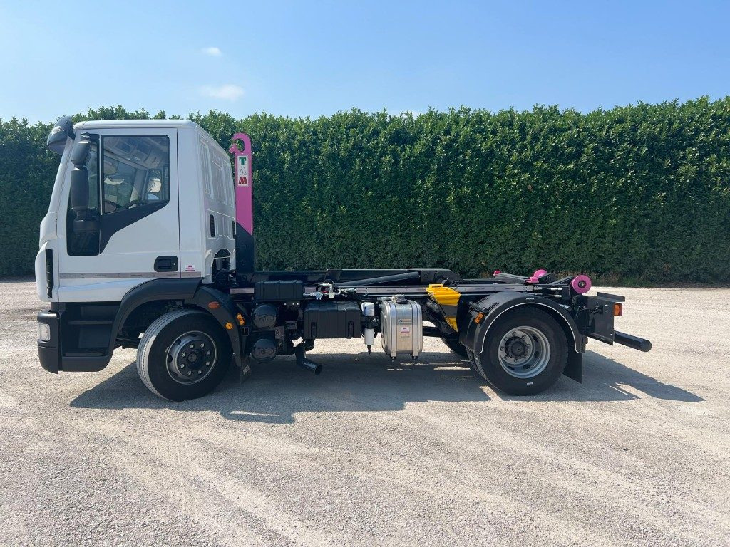 IVECO EUROCARGO 140E25 SCARRABILE - Camião polibenne: foto 2 IVECO EUROCARGO 140E25 SCARRABILE - Camião polibenne: foto 2