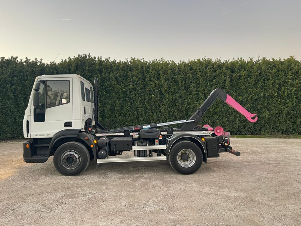IVECO EUROCARGO 160E25 SCARRABILE - Camião polibenne: foto 4 IVECO EUROCARGO 160E25 SCARRABILE - Camião polibenne: foto 4