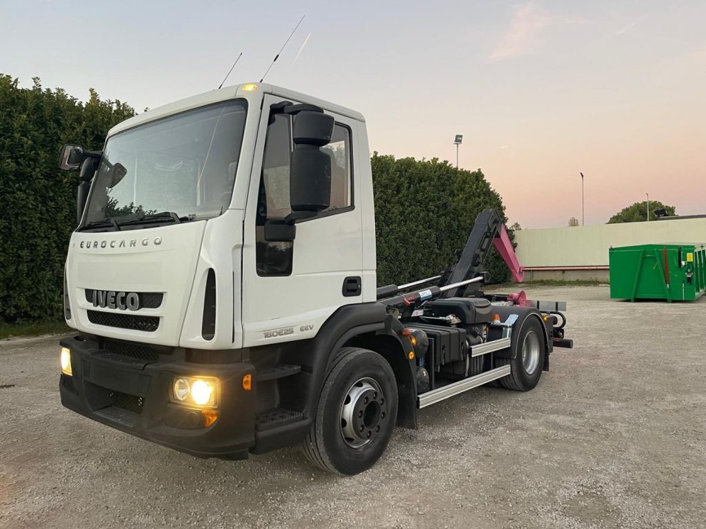 IVECO EUROCARGO 160E25 SCARRABILE - Camião polibenne: foto 1 IVECO EUROCARGO 160E25 SCARRABILE - Camião polibenne: foto 1
