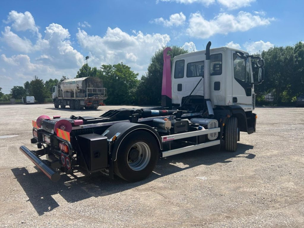 IVECO EUROCARGO 160E25 SCARRABILE - Camião polibenne: foto 5 IVECO EUROCARGO 160E25 SCARRABILE - Camião polibenne: foto 5