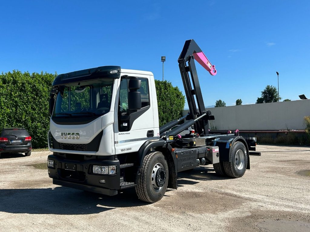 IVECO EUROCARGO 180E32K NUOVO SCARRABILE - Camião polibenne: foto 1 IVECO EUROCARGO 180E32K NUOVO SCARRABILE - Camião polibenne: foto 1