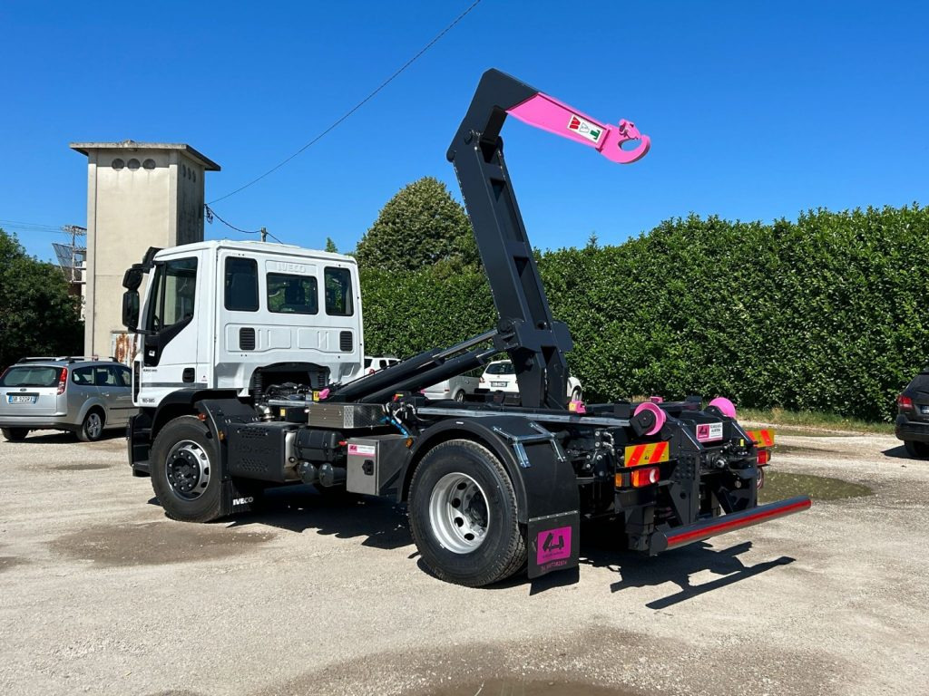 IVECO EUROCARGO 180E32K NUOVO SCARRABILE - Camião polibenne: foto 4 IVECO EUROCARGO 180E32K NUOVO SCARRABILE - Camião polibenne: foto 4
