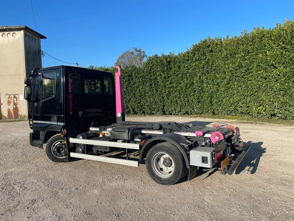 IVECO EUROCARGO 75E18 CON SCARRABILE NUOVO - Camião polibenne: foto 4 IVECO EUROCARGO 75E18 CON SCARRABILE NUOVO - Camião polibenne: foto 4