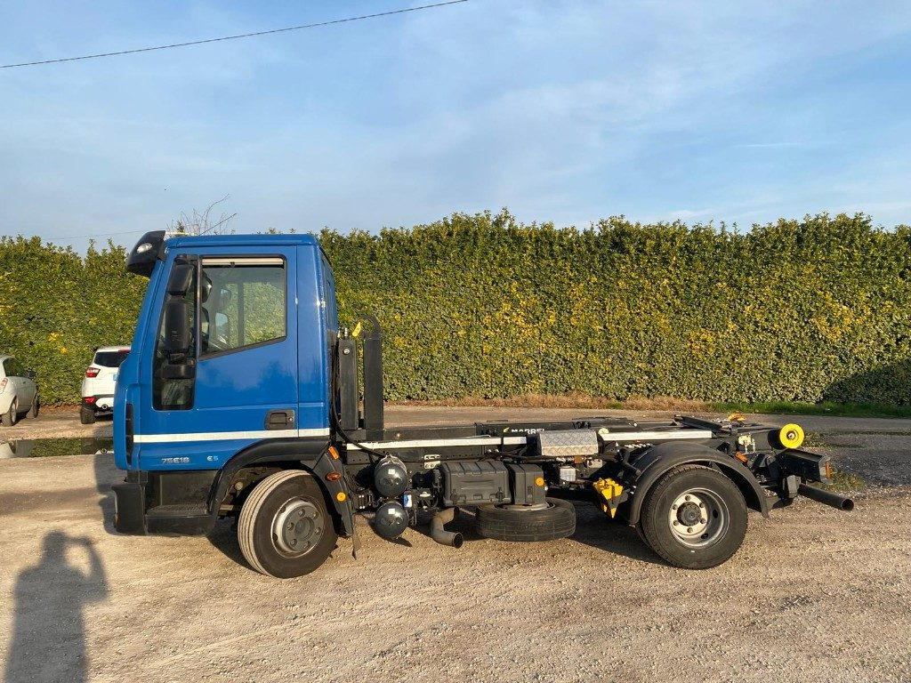 IVECO EUROCARGO 75E18 SCARRABILE - Camião polibenne: foto 3 IVECO EUROCARGO 75E18 SCARRABILE - Camião polibenne: foto 3