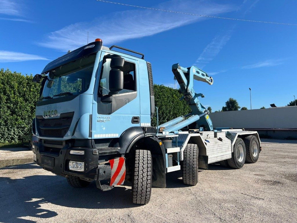 IVECO TRAKKER 450 SCARRABILE - Camião polibenne: foto 1 IVECO TRAKKER 450 SCARRABILE - Camião polibenne: foto 1